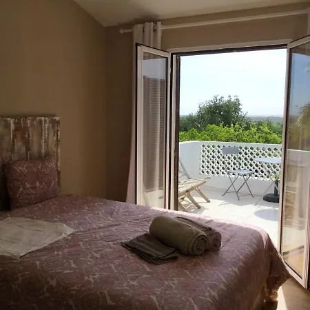 Hébergement de vacances 3 Bedrooms House With Sea View Enclosed Garden And Wifi At 1 Km Away From The Tavira