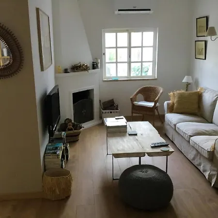 Hébergement de vacances 3 Bedrooms House With Sea View Enclosed Garden And Wifi At 1 Km Away From The *